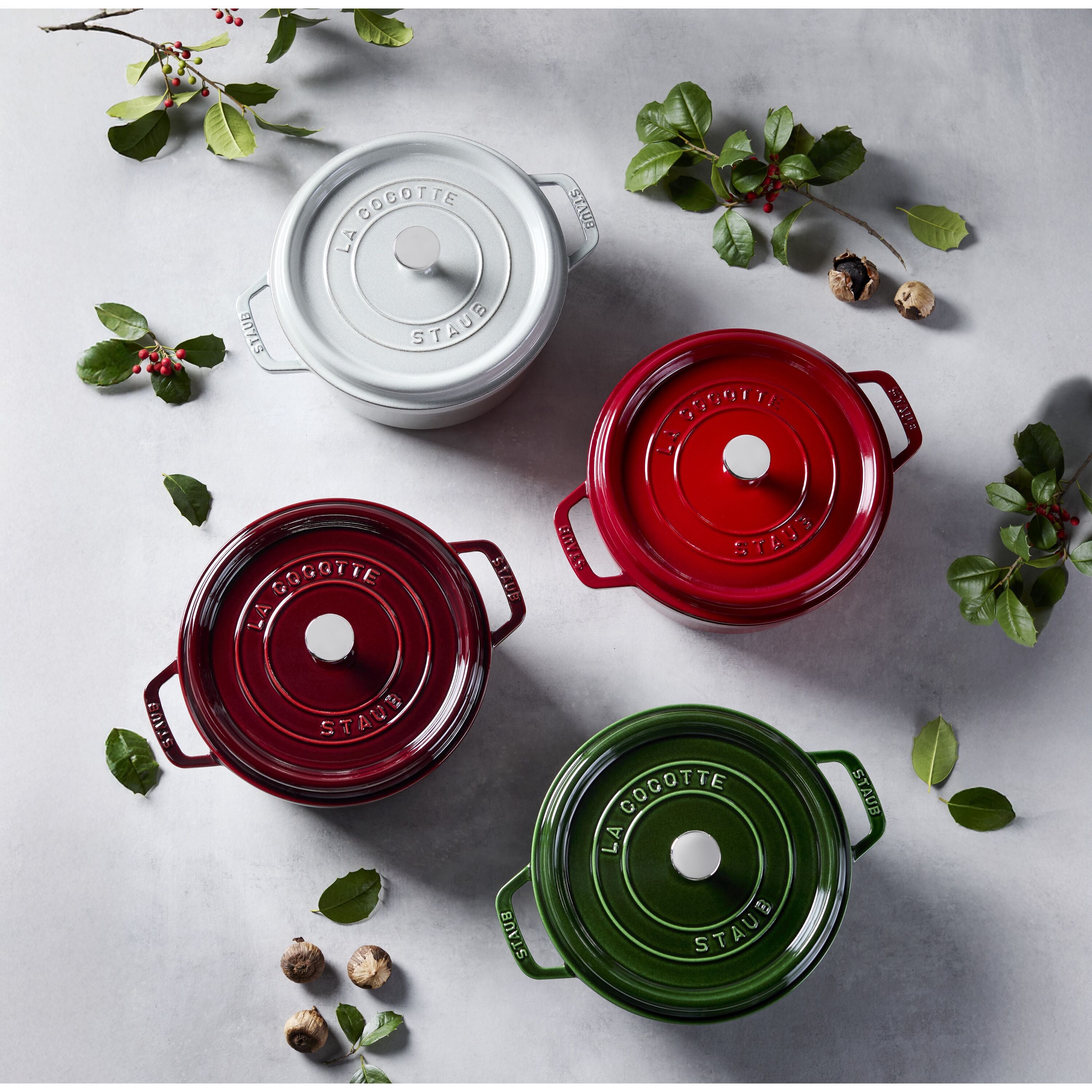 Staub La Cocotte 24 cm Cherry gusana šerpa sa poklopcem
