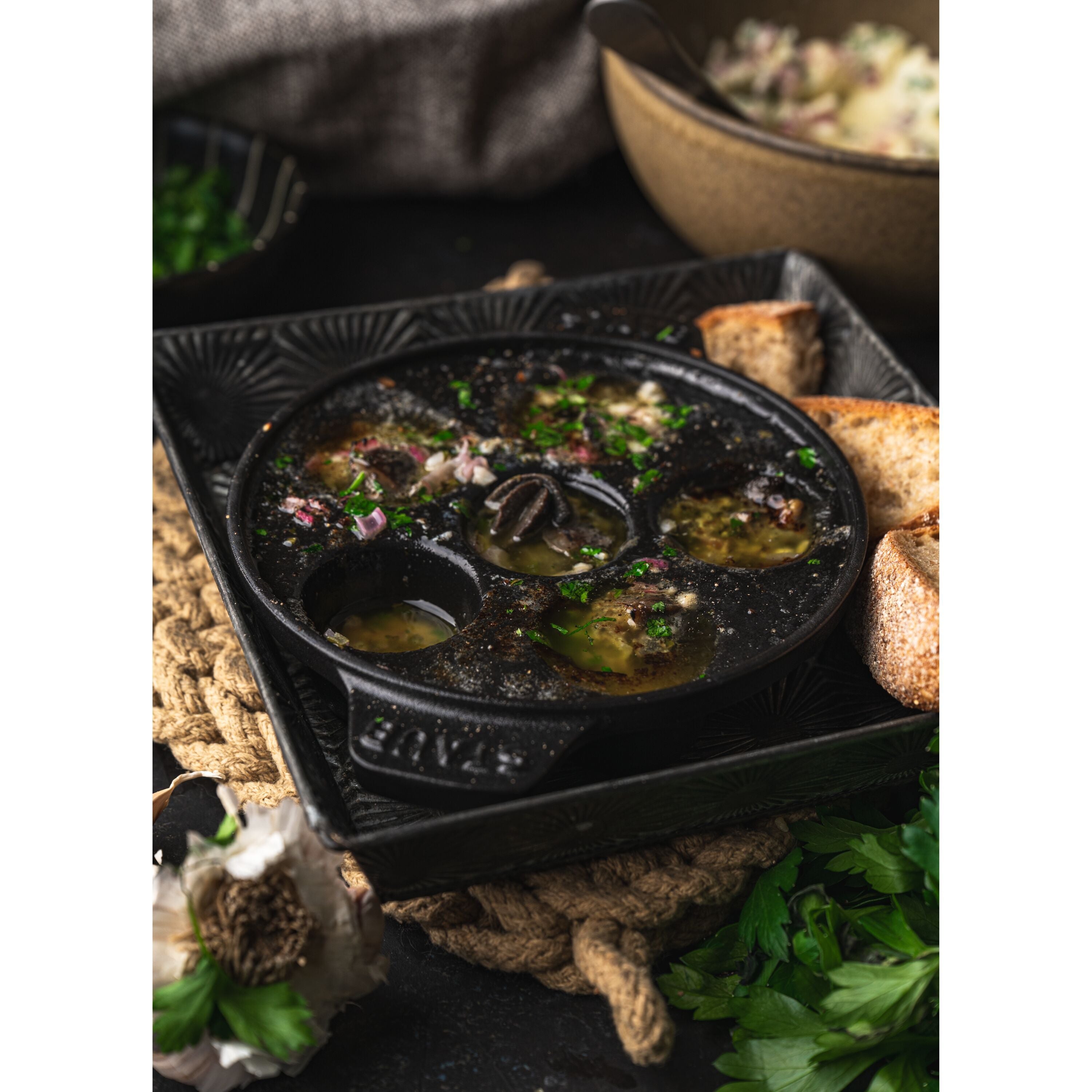 Staub Snail dish | round | cast iron