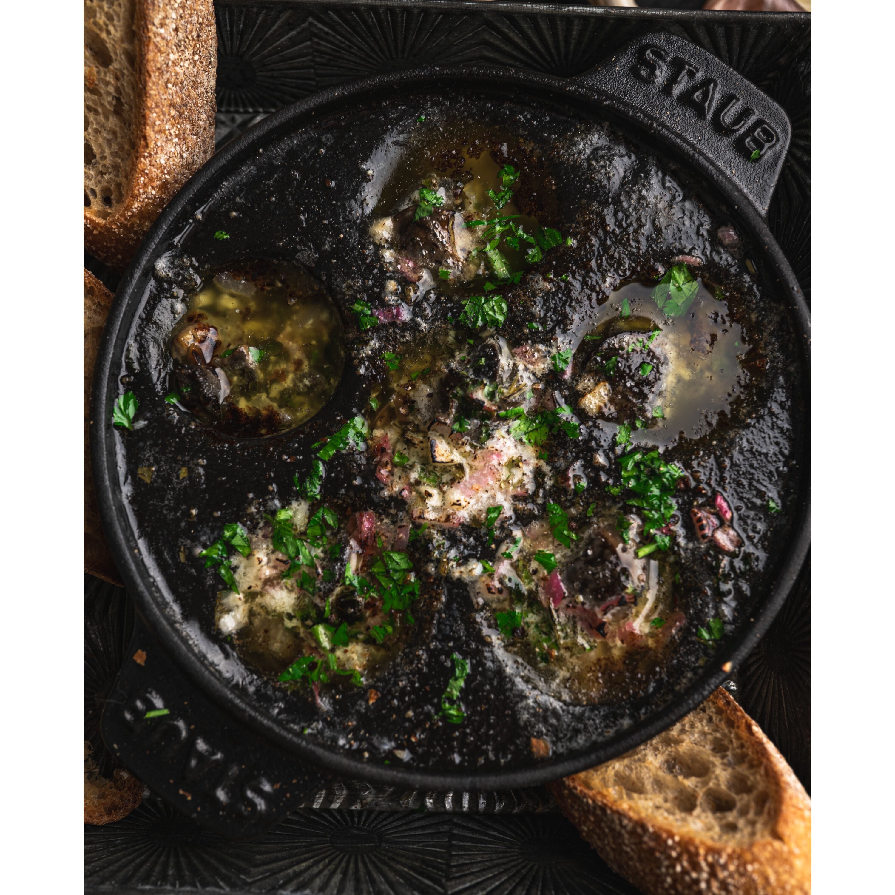Staub Snail dish | round | cast iron