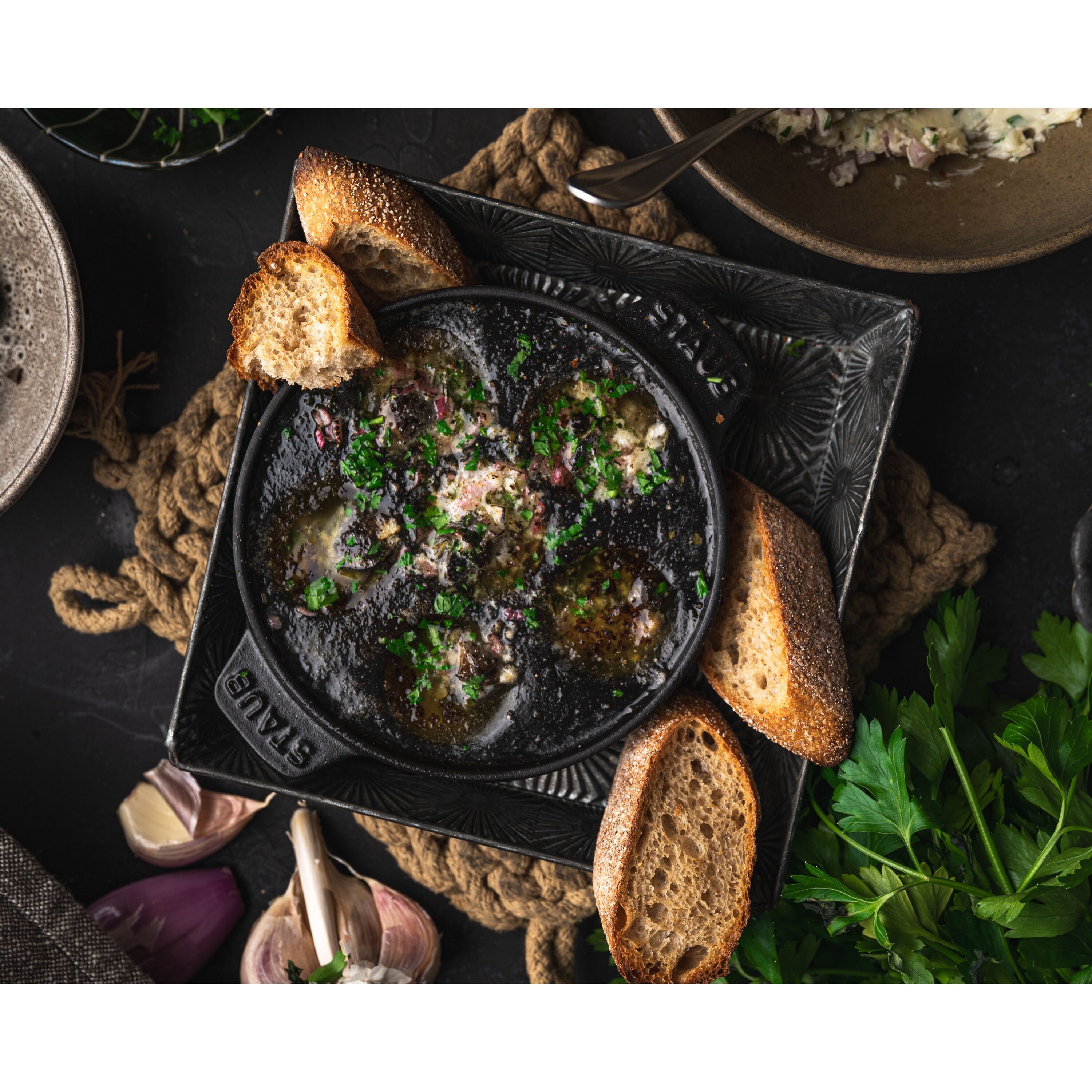 Staub Snail dish | round | cast iron